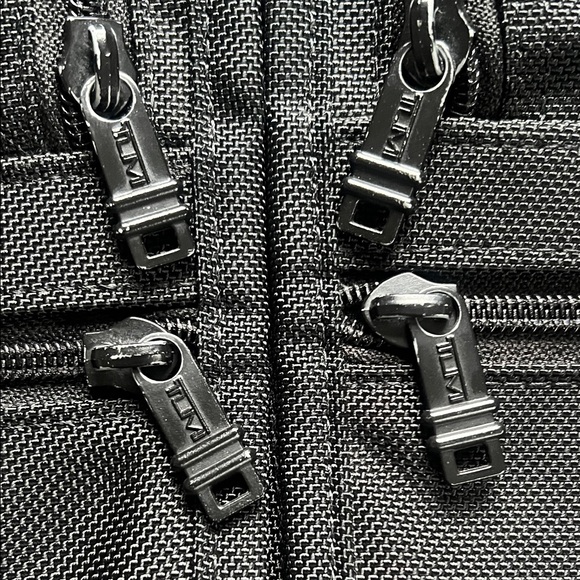 TUMI Expandable Organizer Briefcase Laptop Bag - Picture 3 of 7